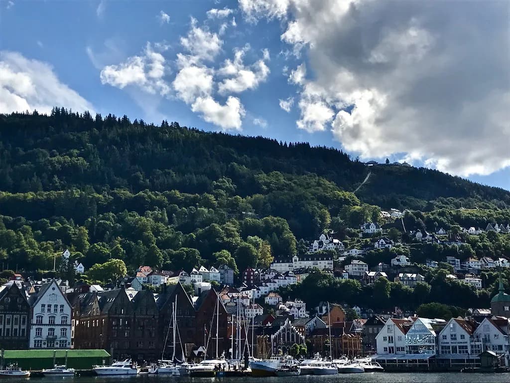 Saunas in Bergen: Floating Cabins vs City Baths Guide