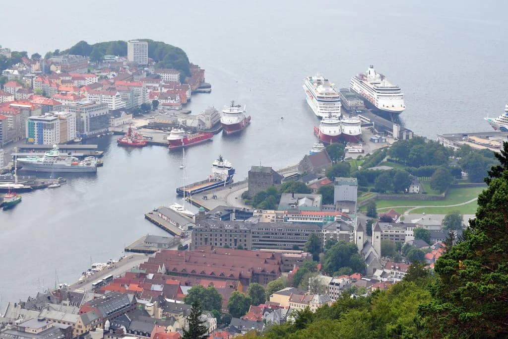 Heit Sauna Bergen: Floating Saunas on the Harbour