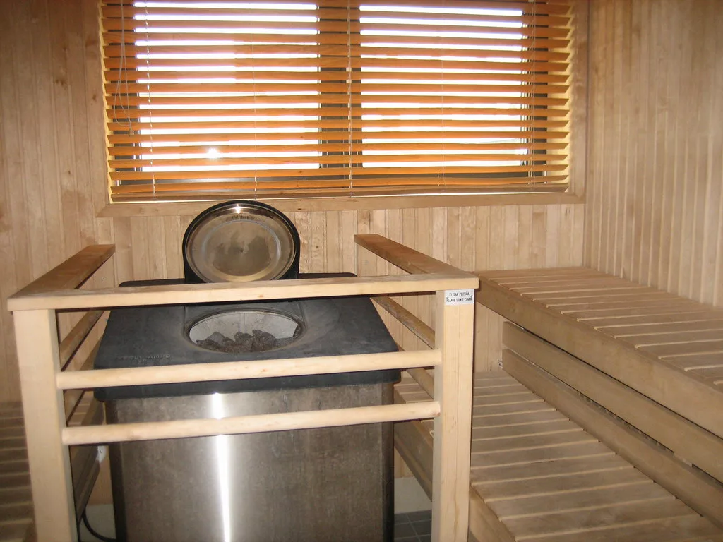 Kaupinoja Sauna, Tampere: Wood-Fired Lakeside Sauna Guide