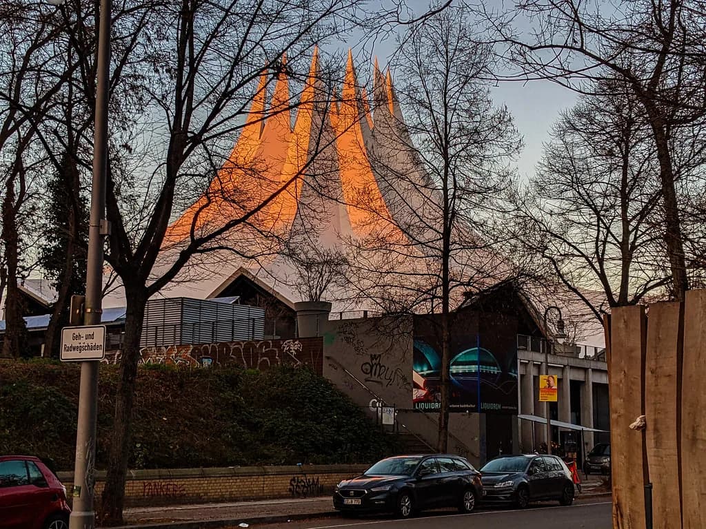Liquidrom Berlin: Saunas, Salt Pool & Visit Guide