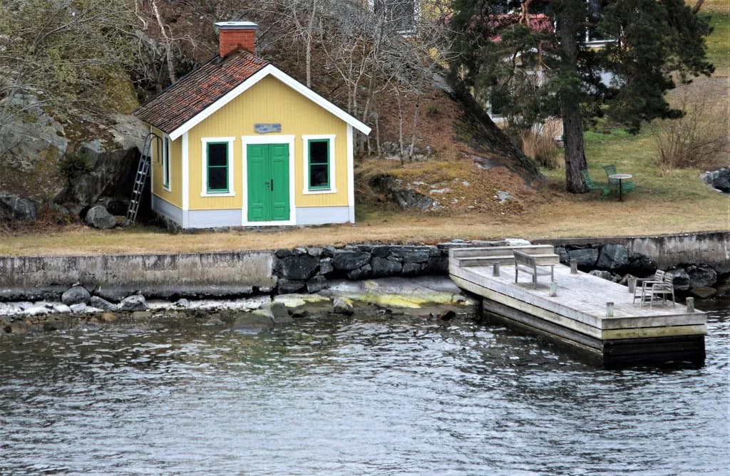 Swedish Sauna Etiquette: What to Wear, Say and Do