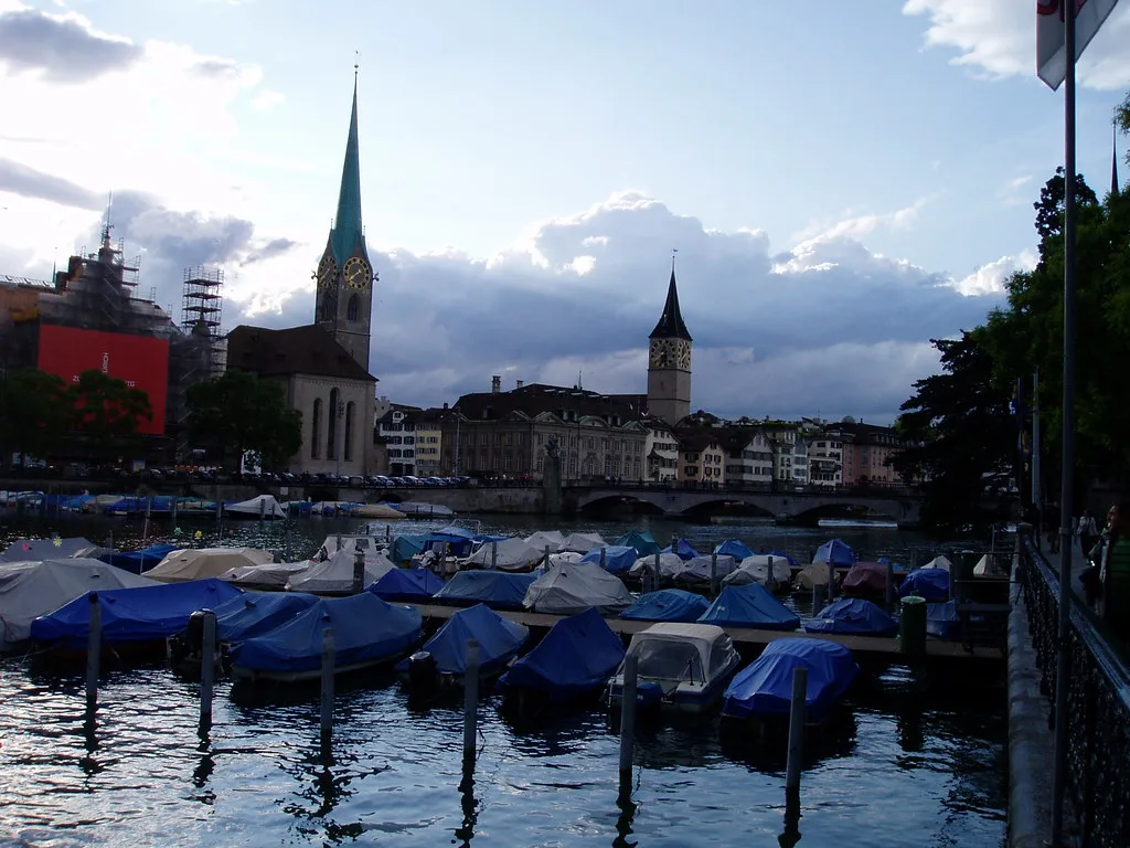 Iglesias de Nuestra Señora y de San Pedro, Zurich. Suiza